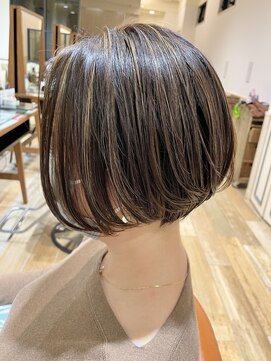 ネオリーブエム(Neolive em;) 大人女性のショートボブスタイル☆デザインカラー　小顔