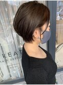 丸みとくびれの耳かけショートボブ_海浜幕張