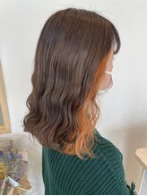 ワンポイントでさりげないオシャレ！大人気のイヤリングカラー！