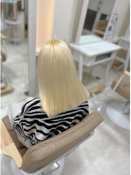 カリーナ(CARINA) ホワイトカラー/ホワイトブロンド