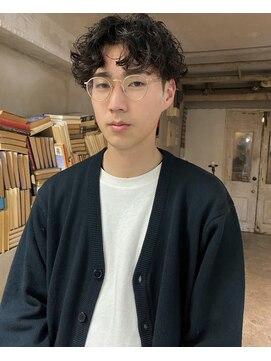 ロイジー(roijir) センターパート×スパイラルパーマ