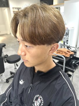 ヒュイル バイ ニアウ(Hwyl by Niau) メンズマッシュセンターパートスパイラルパーマニュアンスパーマ