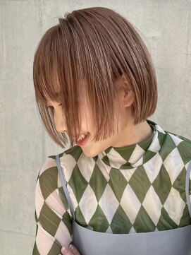 サンク 原宿 表参道(cinq) ショートボブハイトーンカラーミルクティーベージュダブルカラー