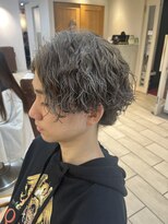 テトラ バイ ネオリーブ 横浜西口店(tetra by neolive)&nbsp;メンズ　ブリーチ　グレージュ　シルバーカラー　横浜／横浜駅