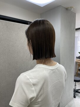 ヌーヴェル(nouvelle) 切りっぱなしボブ×グレージュ