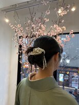 アイフィールカルム(i feel calm)&nbsp;リボン風シニヨンのカチモリアップヘア