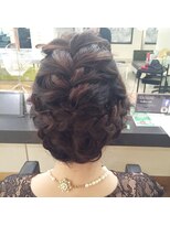 スノウ(SKNOW) 編み込みアップスタイル