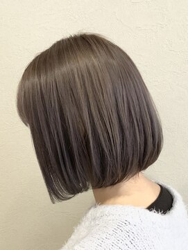 ファヴォリヘアー(favori hair) 前下がりボブ／ブリーチカラー