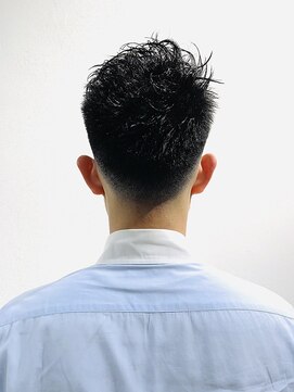 クロムトウキョウ ザ バーバー 新宿本店(CHROM TOKYO the Barber) ビジカジ・ムービングフェザーショートレイヤー<新宿><新宿駅近>