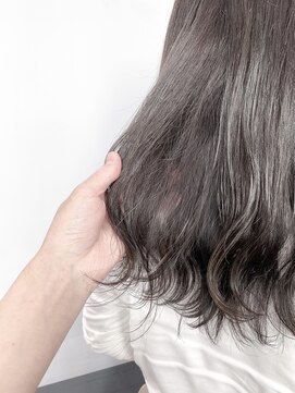 ジーナ 勝どき(Zina) 【Zina】エアリーミディ/黒髪/ホワイトアッシュ/ショートパーマ