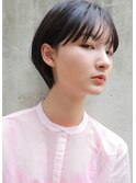 前髪切りっぱなしの黒髪ショートボブ