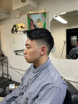 メリケンバーバーショップ フクオカ(MERICAN BARBERSHOP FUK) 波巻き束感ショートツーブロックマッシュアップバングコンマヘア