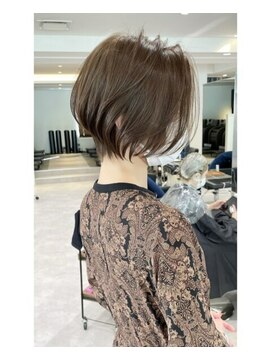 アンド ストーリーズ(&STORIES) 大人可愛い小顔ひし形クビレ丸み20代30代40代大人ショート(蘭)