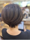 白髪ぼかし丸みショート