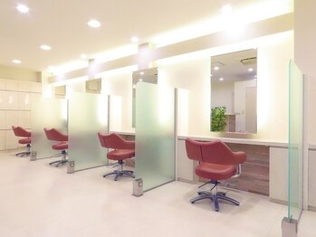 グレイスアベニュー(Grace Avenue)の写真/【半個室ありのサロン】パーソナルカラーや顔タイプ診断などで新しい自分に出会う特別な体験を。
