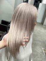 リグ 横浜(Lig.)&nbsp;ホワイトブロンドミルクティーカラーブリーチダブルカラー横浜駅