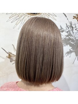 クロノ(QHRONO) 【透明感】*グレージュ×ボブ*