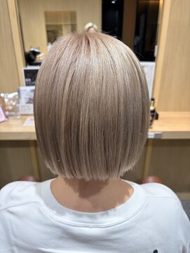 ハイトーンショートボブ