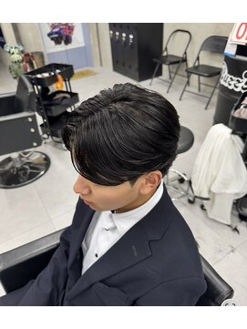 バジー バイ ディーアンドティー(Buzzy by D&T) 毛流れカット