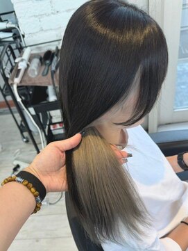 インク サカエ(inq sakae) インナーカラーハイトーングレージュ