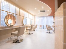 エイト アンバー 天神今泉店(EIGHT amber)の雰囲気(木のぬくもりとコンクリートを基調としたカフェのような空間★)