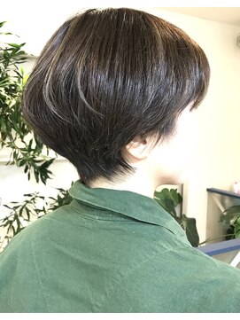 ヘアアンドメイクフリッシュ(HAIR&MAKE FRISCH) コンパクトなショートボブ
