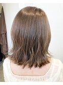 柔らかいオリーブグレージュ