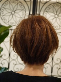 一人ひとりの骨格/髪質/毛流/生え癖を見極めながらのカット技術で、自宅でのスタイリングも簡単に◎