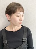 大人可愛いダブルカラーミルクティーベージュ丸みショートオン眉