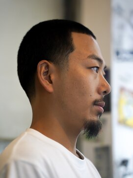 メリケンバーバーショップ コウベ(MERICAN BARBERSHOP KOBE) 9ミリボウズテーパーフェード