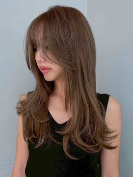 アイティーバイアルバム 藤沢店(IT by ALBUM) おくれ毛小顔オリーブベージュロング顔周りレイヤー_ba566841