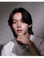 サヴォア オム(Savoir homme)&nbsp;韓国風センターパートウルフ