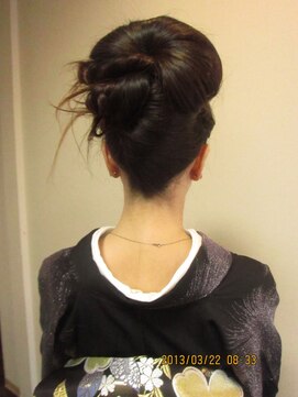 アジュール(Azur) 夜会巻きのアップ