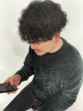 ヒビヲ(HIBIO) 前下がりマッシュ波巻きスパイラルパーマメンズツーブロック横浜