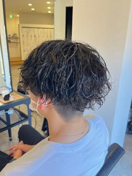 ナンバー エミライ 溝の口(N° emirai) 短めツーブロック×パーマスタイル