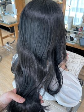 ネオリーブ チロル 横浜西口店(Neolive CiroL.) 艶感たっぷり　ダークグレージュカラー