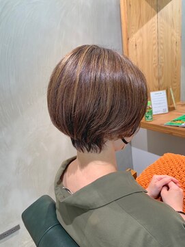 ハロー 池田店(Hollow) 【丸みショート/白髪ぼかし/脱白髪染め】石橋/池田/箕面