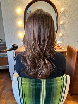 エルサフィロ キタハマ(el zafiro kitahama) 30×40×50×60代×髪質改善×ファーストグレイ×明るい白髪染め