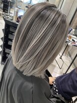 ネハス ナガオカ(nehus.nagaoka)&nbsp;ブリーチ/透明感カラー/ウルフレイヤーロング/ボブルフ