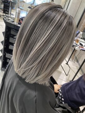 ネハス ナガオカ(nehus.nagaoka) ブリーチ/透明感カラー/ウルフレイヤーロング/ボブルフ