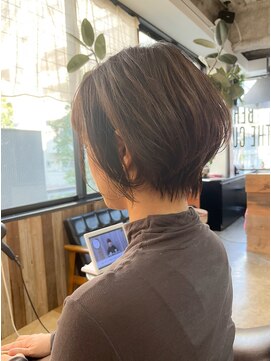 ビハインドザカーテン(BEHIND THE CURTAIN) 前下がりショートボブ