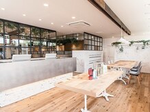 一人ひとりに寄り添い、自分らしい美しさを引き出す。想いと感性が光るスタイリストをご紹介します。