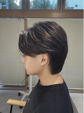 ネオリーブウリ 二子玉川店(Neolive uri) ブルーブラックフェザーパーマサーフカールセンターパート