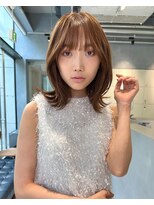 サンバレー(SUNVALLEY) ベージュ 鎖骨ミディアム 外ハネ 顔まわりレイヤー