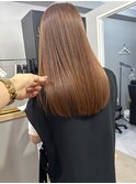 ロングヘアを上品に仕上げるベージュカラー×質感ケア