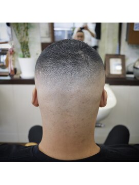 ダンブライズバーバー(DAN BRISE) ボウズスタイル