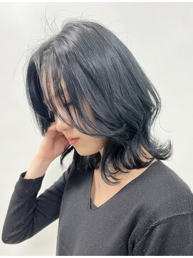 ナンブヒルズ(nambu-HILLS) 韓国ヘア 顔周りレイヤー ×ネイビーブラック