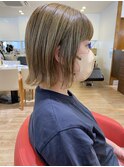 大人20代30代40代おすすめグレージュハイライト外はねボブ