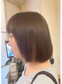 切りっぱなし内巻きストレートミディアムボブインナーカラー