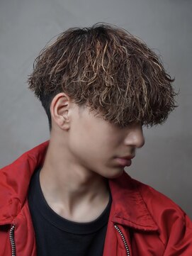 スキル(SKILL) 波巻きツイスパ　前下がりマッシュ　福岡メンズパーマ